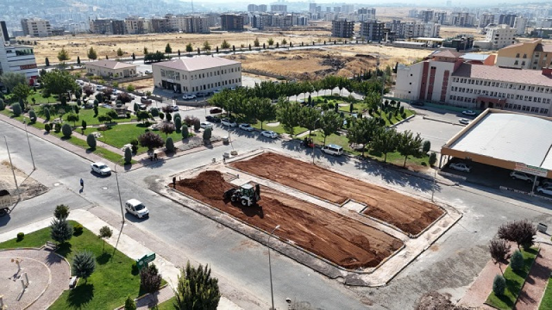 Karaköprü'de Yeşil Alan Çalışmaları Devam Ediyor