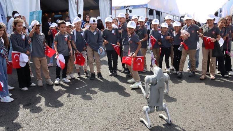 Şanlıurfa Büyükşehir Belediyesi’nin Bilim Merkezi Standına TEKNOFEST'te Yoğun İlgi