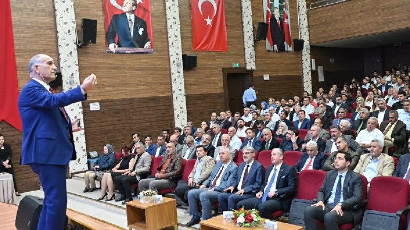 Talim ve Terbiye Kurulu Üyesi Öztürk, Şanlıurfa'daki Konferanta Okul Müdürleriyle Buluştu